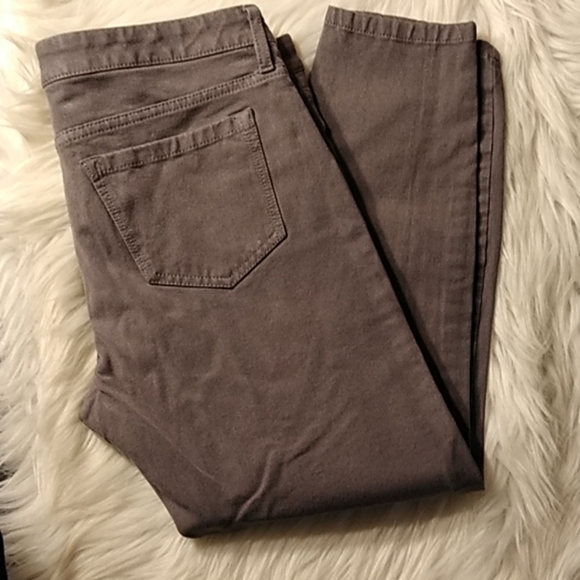Women's Banana Republic Capris - Picture 5 of 5